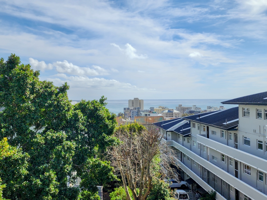 2 Bedroom Property for Sale in Sea Point Western Cape